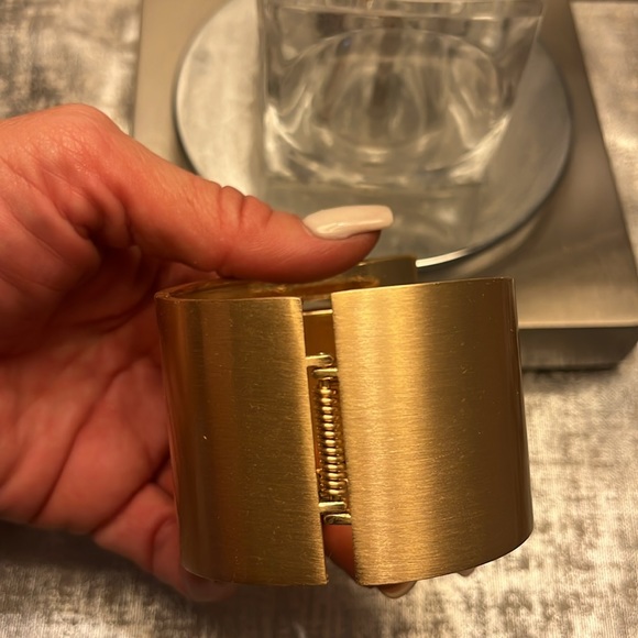 Gold buckle cuff bracelet bought in a boutique - Picture 2 of 2